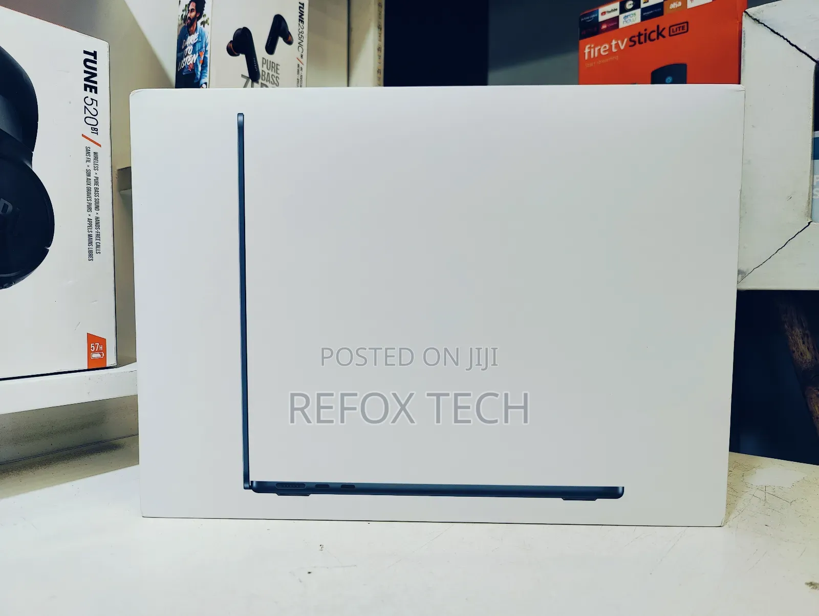 New Laptop Apple MacBook Air 2022 M2 16GB Apple M2 SSD 256GB