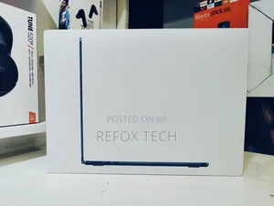 Photo - New Laptop Apple MacBook Air 2022 M2 16GB Apple M2 SSD 256GB