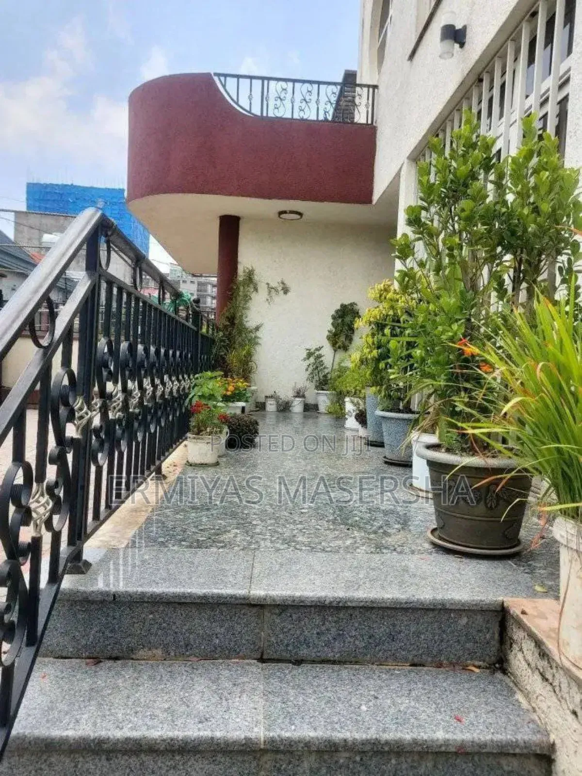Furnished 5bdrm Villa in Yeka for sale