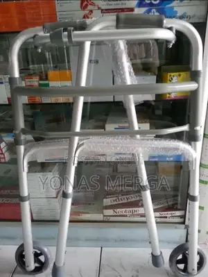 Photo - Walker厄عwalkers Come Without Wheels or With Wheels