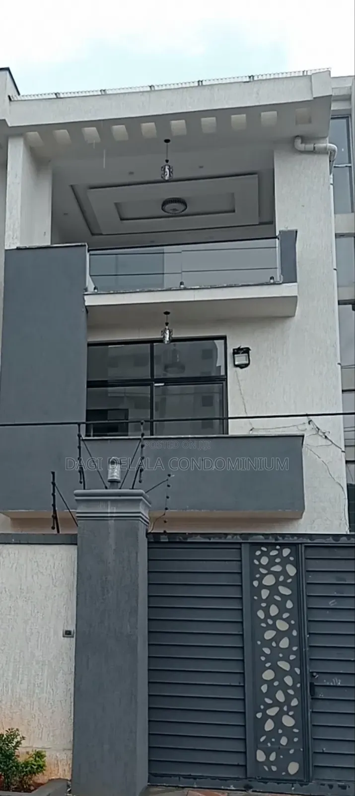 የሚሸጥ G+2 መኖርያ ቤት