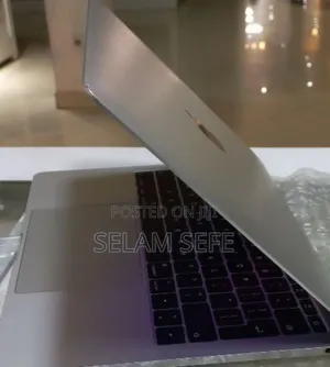 New Laptop Apple MacBook Pro 2017 8GB Intel Core I5 SSD 512GB