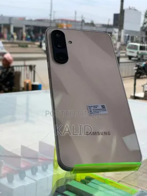 Photo - New Samsung Galaxy M16 128 GB White