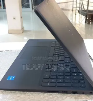 Photo - New Laptop Dell Vostro 3520 8GB Intel Core I5 SSD 1T