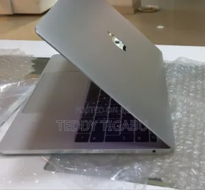 New Laptop Apple MacBook Pro 2017 8GB Intel Core I5 SSD 256GB