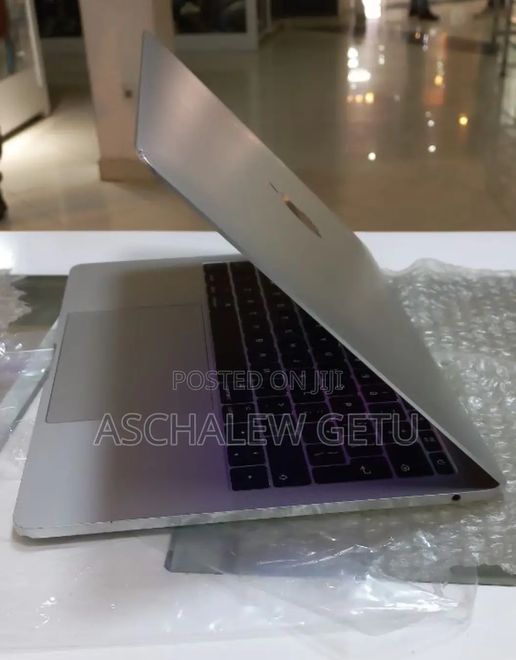 New Laptop Apple MacBook Pro 2017 8GB Intel Core I5 SSD 256GB