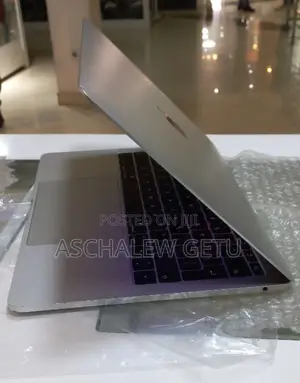 Photo - New Laptop Apple MacBook Pro 2017 8GB Intel Core I5 SSD 256GB