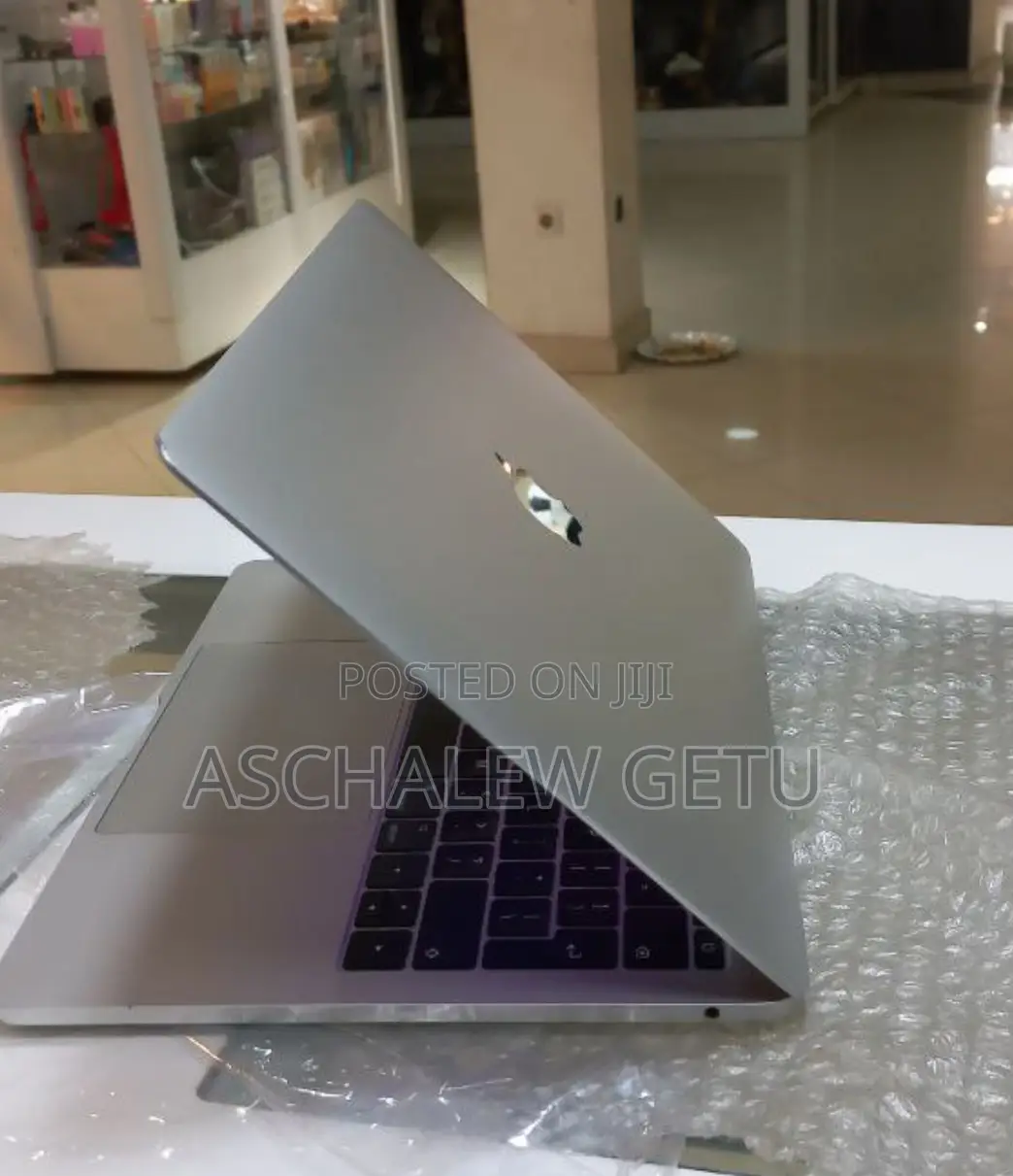 New Laptop Apple MacBook Pro 2017 8GB Intel Core I5 SSD 256GB