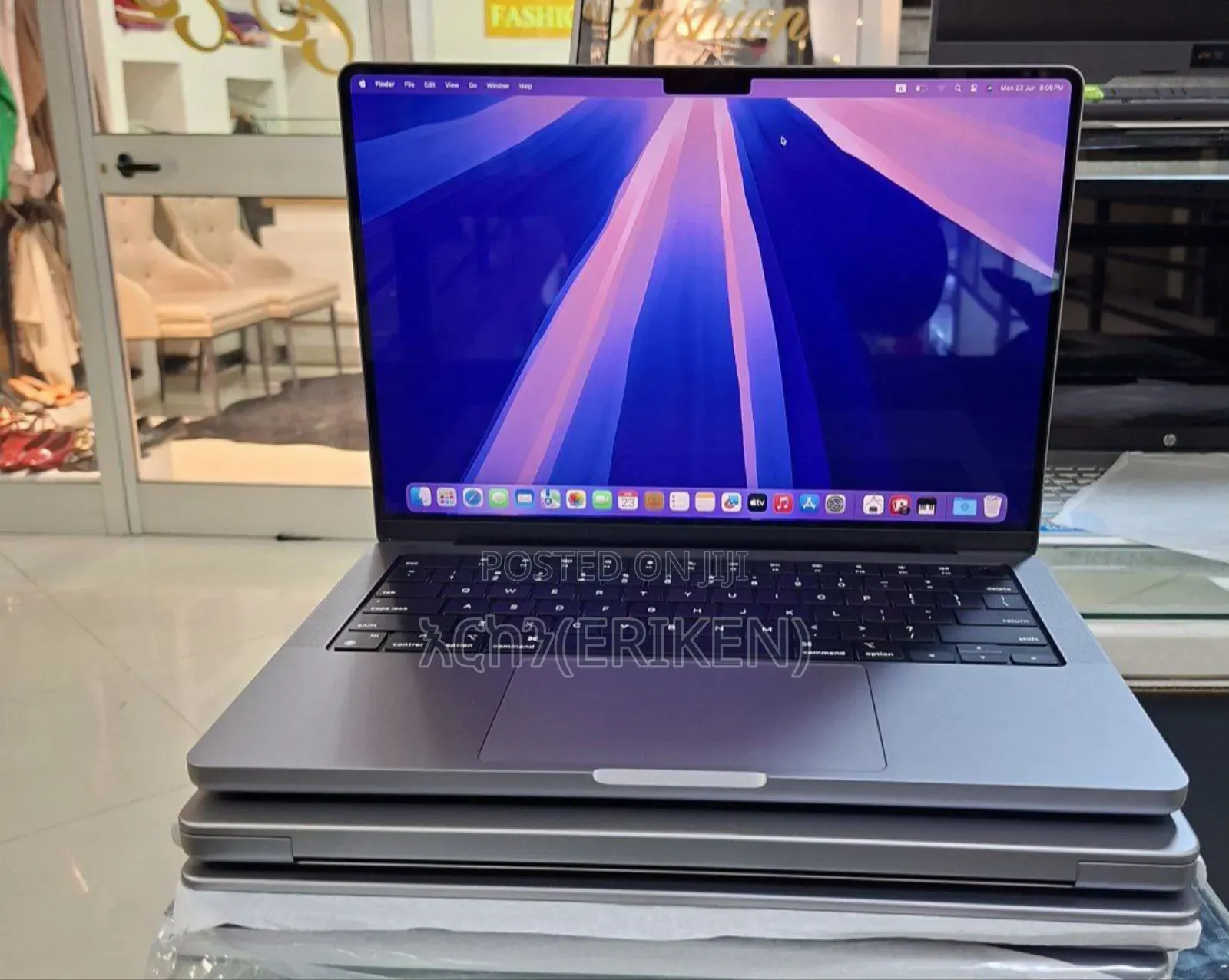 New Laptop Apple MacBook Pro 2021 M1 16GB Apple M1 Pro SSD 1T