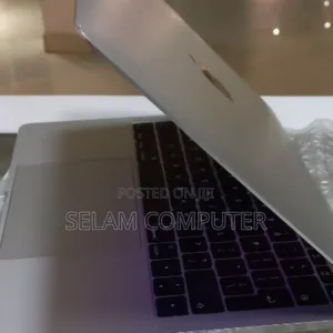 Photo - New Laptop Apple MacBook Pro 2017 8GB Intel Core I5 SSD 256GB