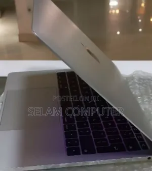 New Laptop Apple MacBook Pro 2017 8GB Intel Core I5 SSD 256GB