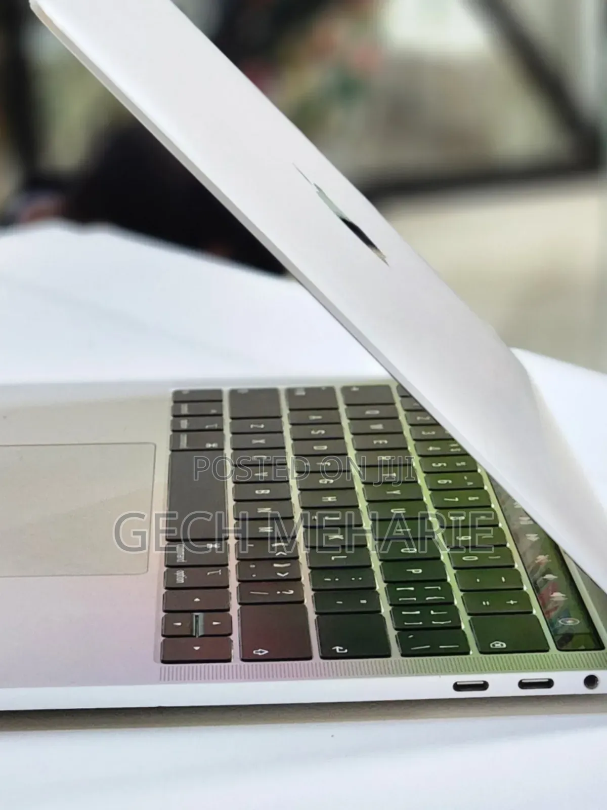 New Laptop Apple MacBook Pro 2018 8GB Intel Core I5 SSD 256GB
