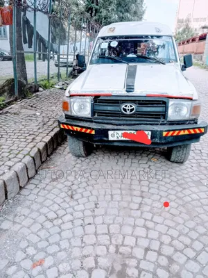 Photo - Nissan Patrol 1996 White