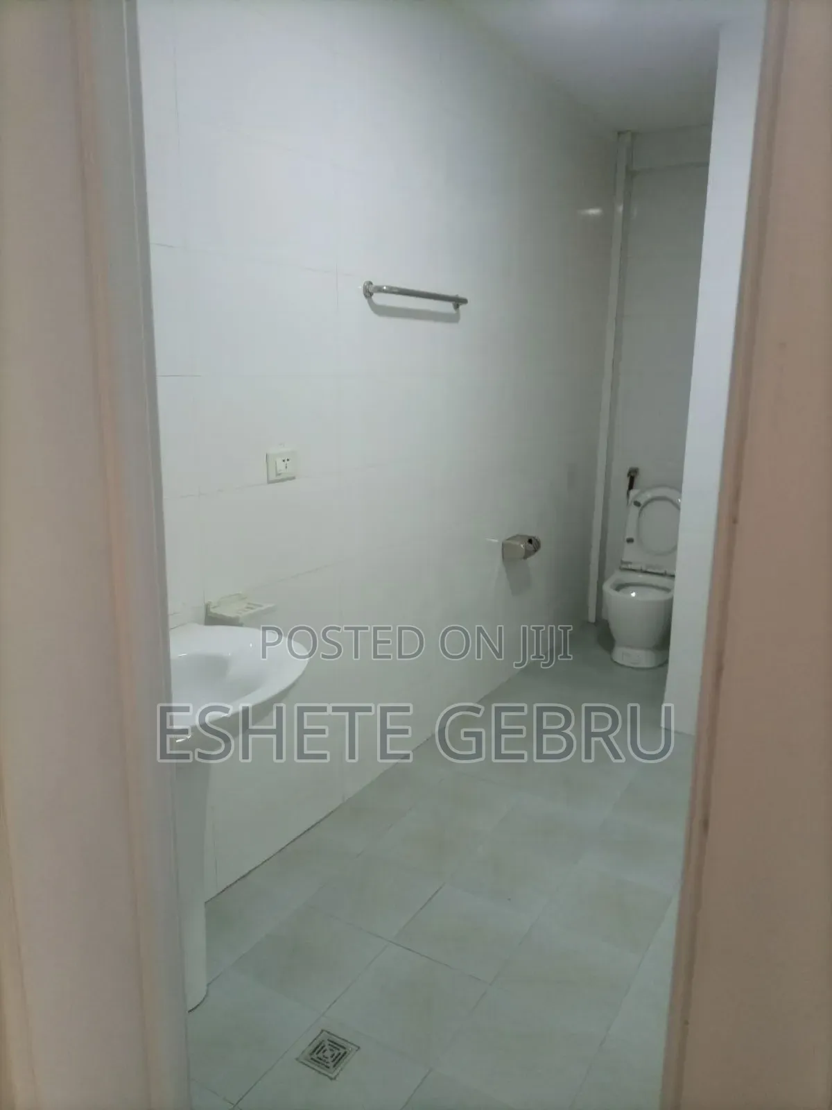 Furnished 3bdrm Condo in 20/80 ኮንዶሚንየም, Akaky Kaliti for sale