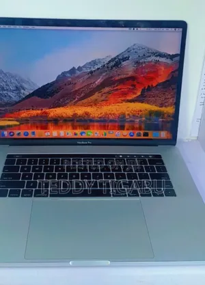 New Laptop Apple MacBook Pro 2017 16GB Intel Core I7 SSD 256GB