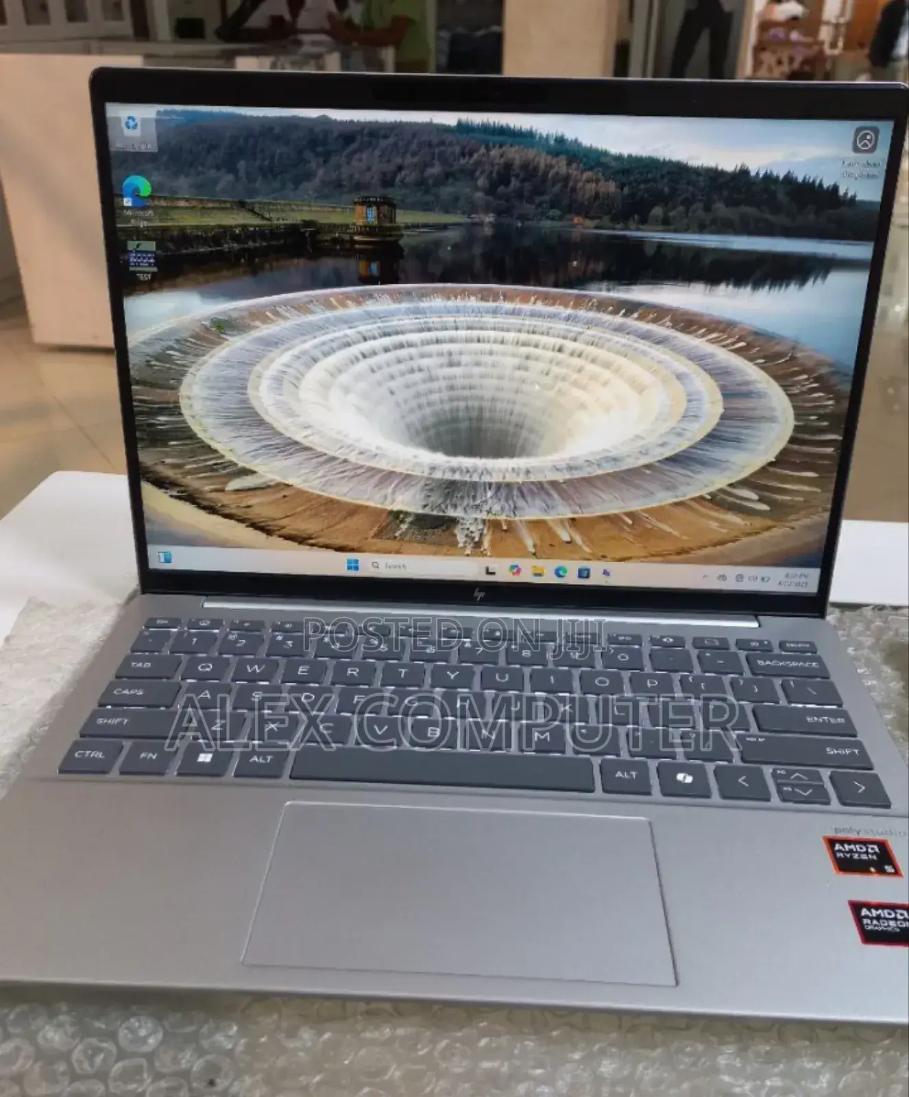 New Laptop HP Pavilion 13 16GB AMD Ryzen 5 SSD 512GB