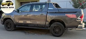 Photo - Toyota Hilux 2020 Silver