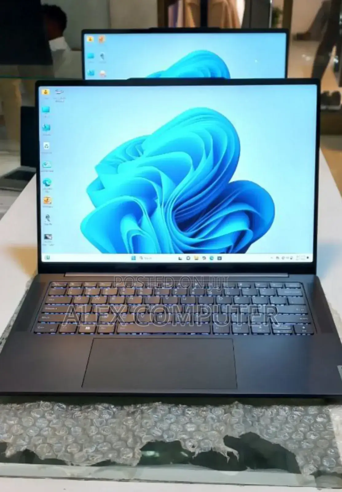 New Laptop Lenovo Yoga 700 32GB Intel Core I7 SSD 1T