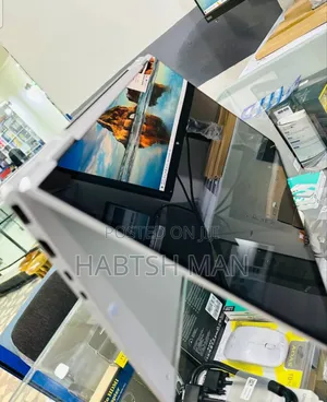 New Laptop HP EliteBook 1040 G8 16GB Intel Core I7 SSD 512GB
