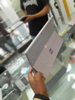 New Laptop Microsoft Surface 8GB Intel Core I5 SSD 256GB