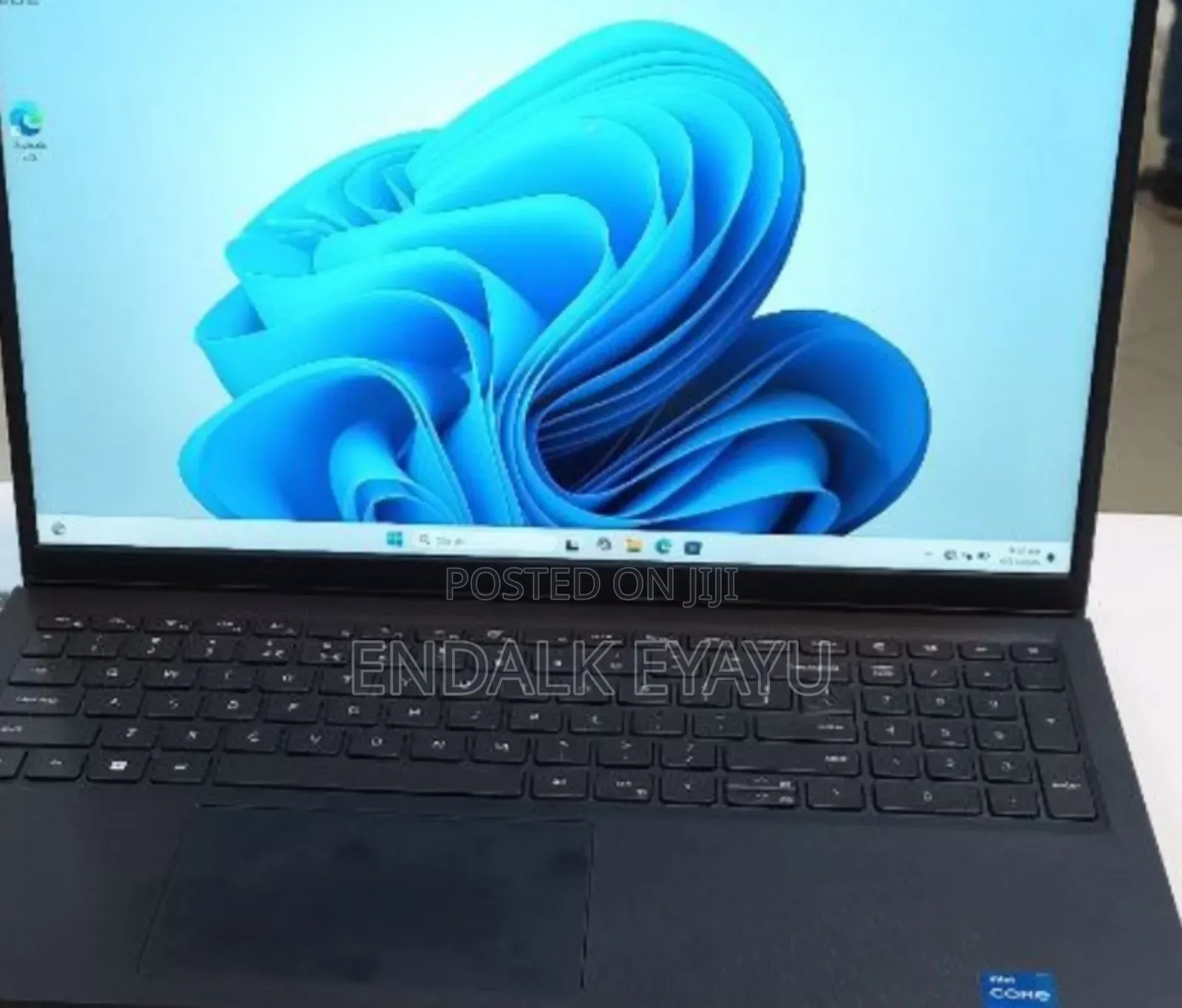 New Laptop Dell Vostro 3520 8GB Intel Core I5 SSD 1T