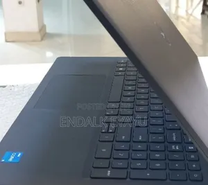 New Laptop Dell Vostro 3520 8GB Intel Core I5 SSD 1T