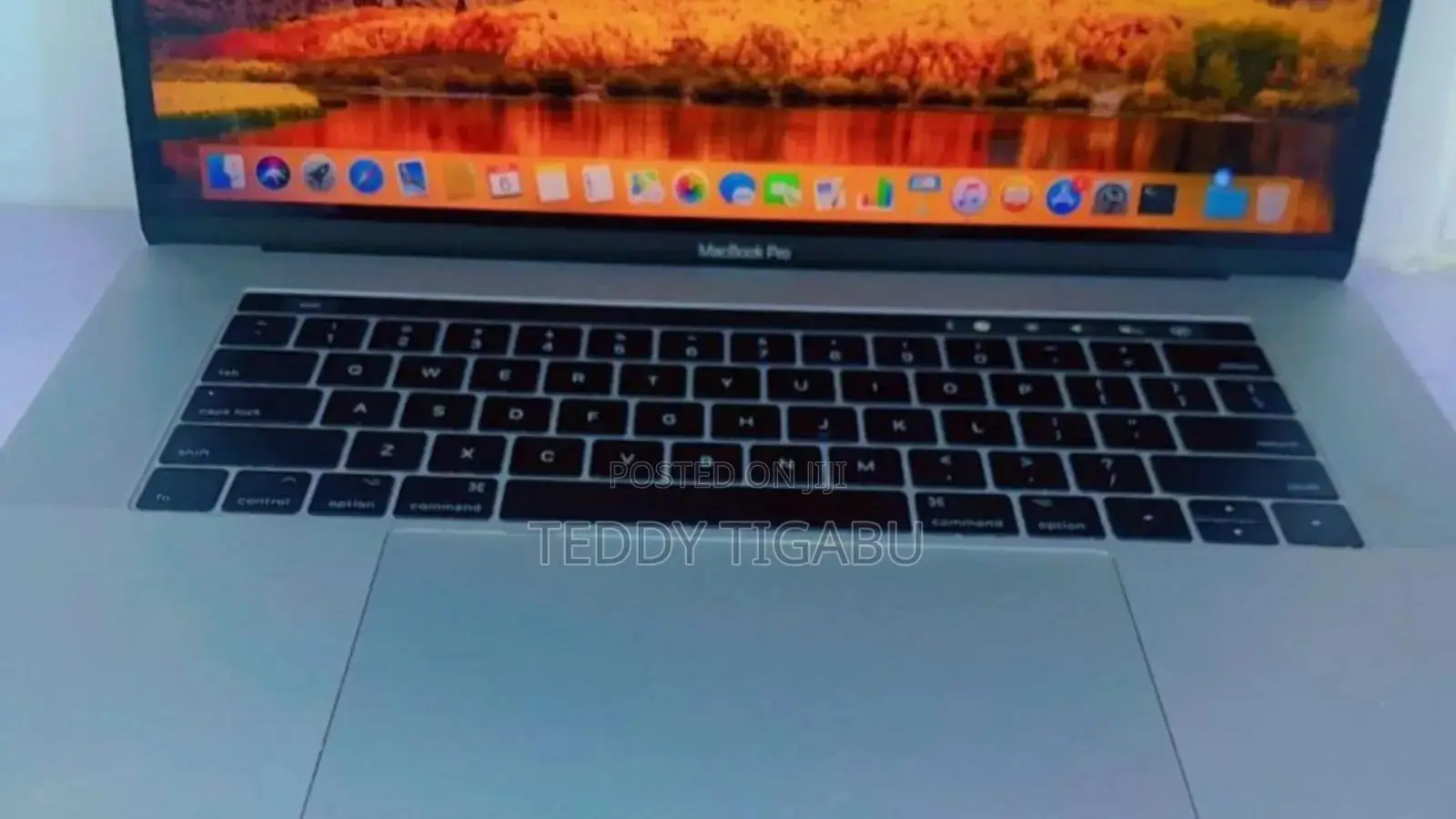 New Laptop Apple MacBook Pro 2017 16GB Intel Core I7 SSD 256GB