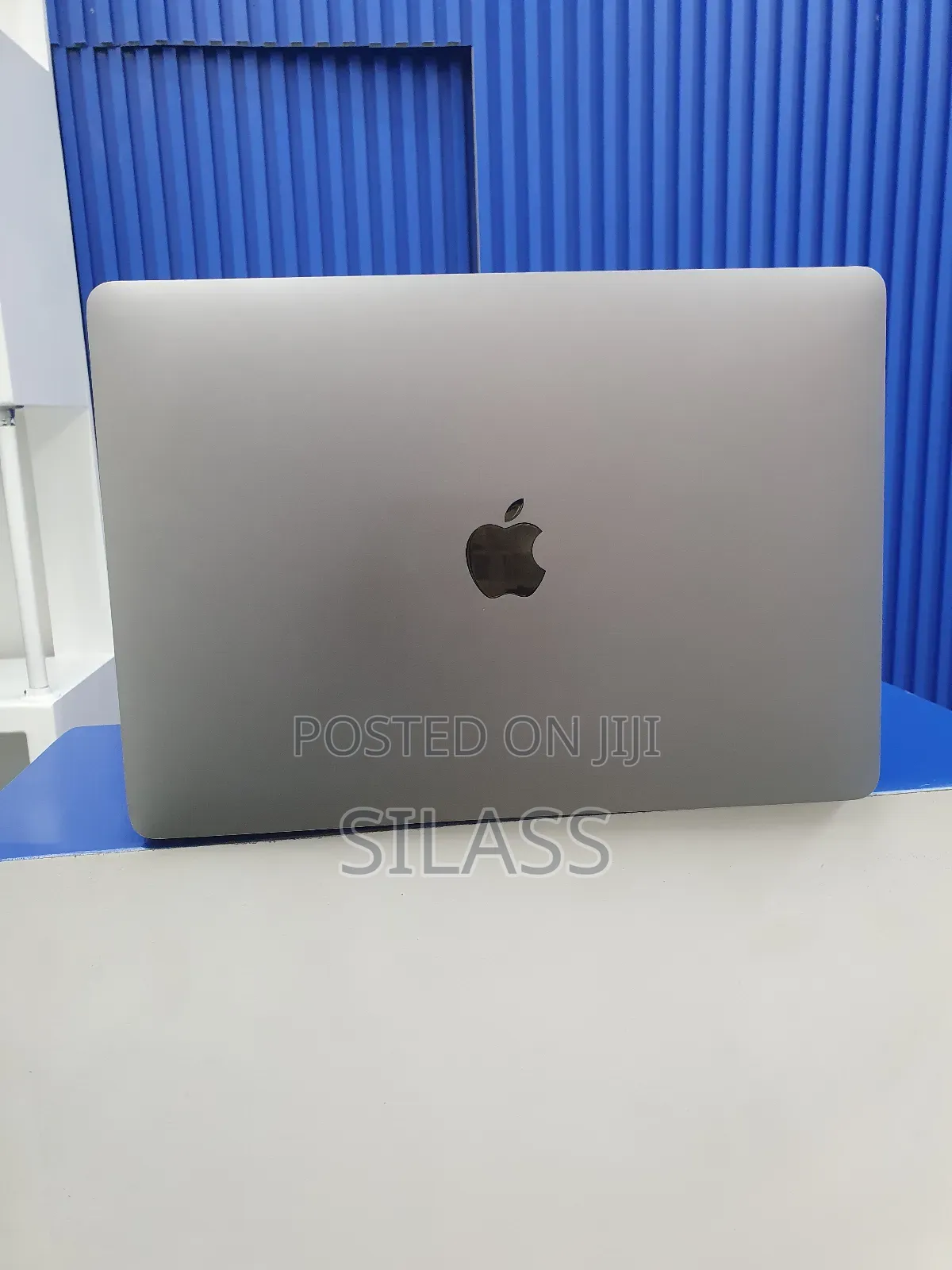 New Laptop Apple MacBook Pro 2019 8GB Intel Core I5 SSD 256GB