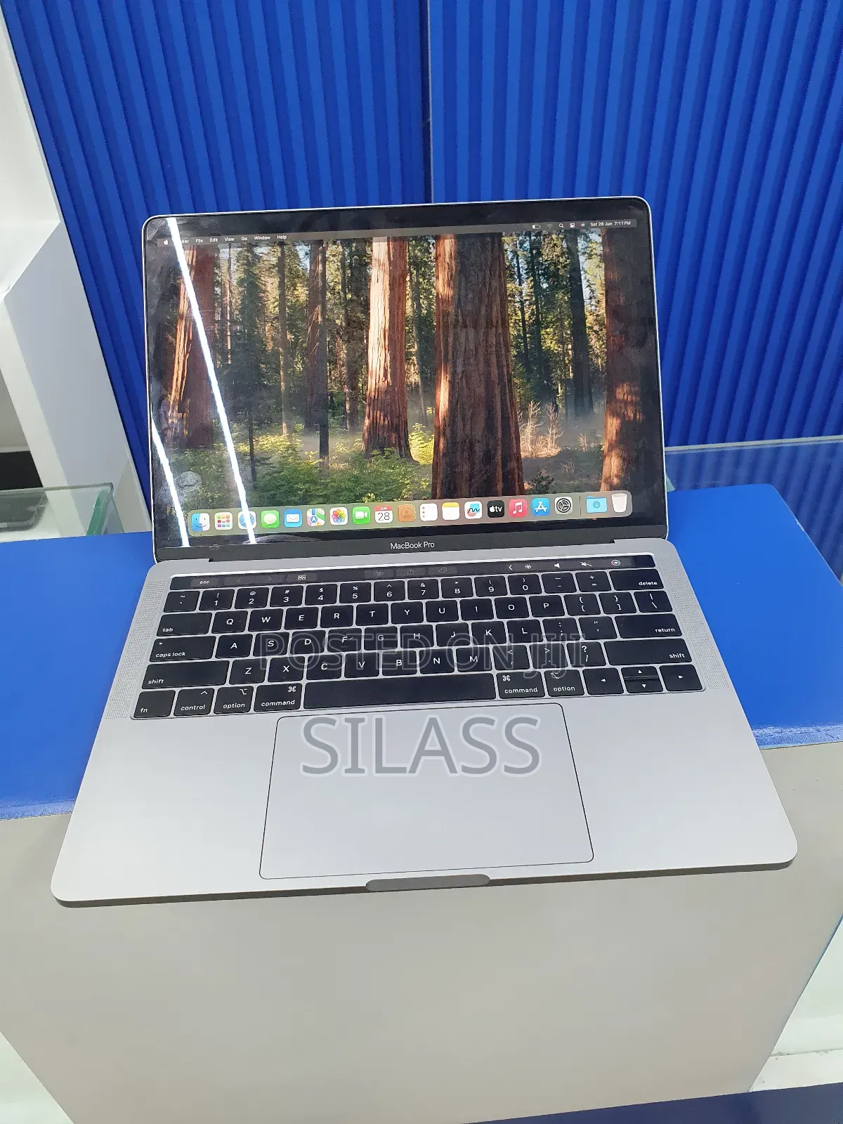 New Laptop Apple MacBook Pro 2019 8GB Intel Core I5 SSD 256GB