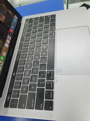New Laptop Apple MacBook Pro 2019 8GB Intel Core I5 SSD 256GB