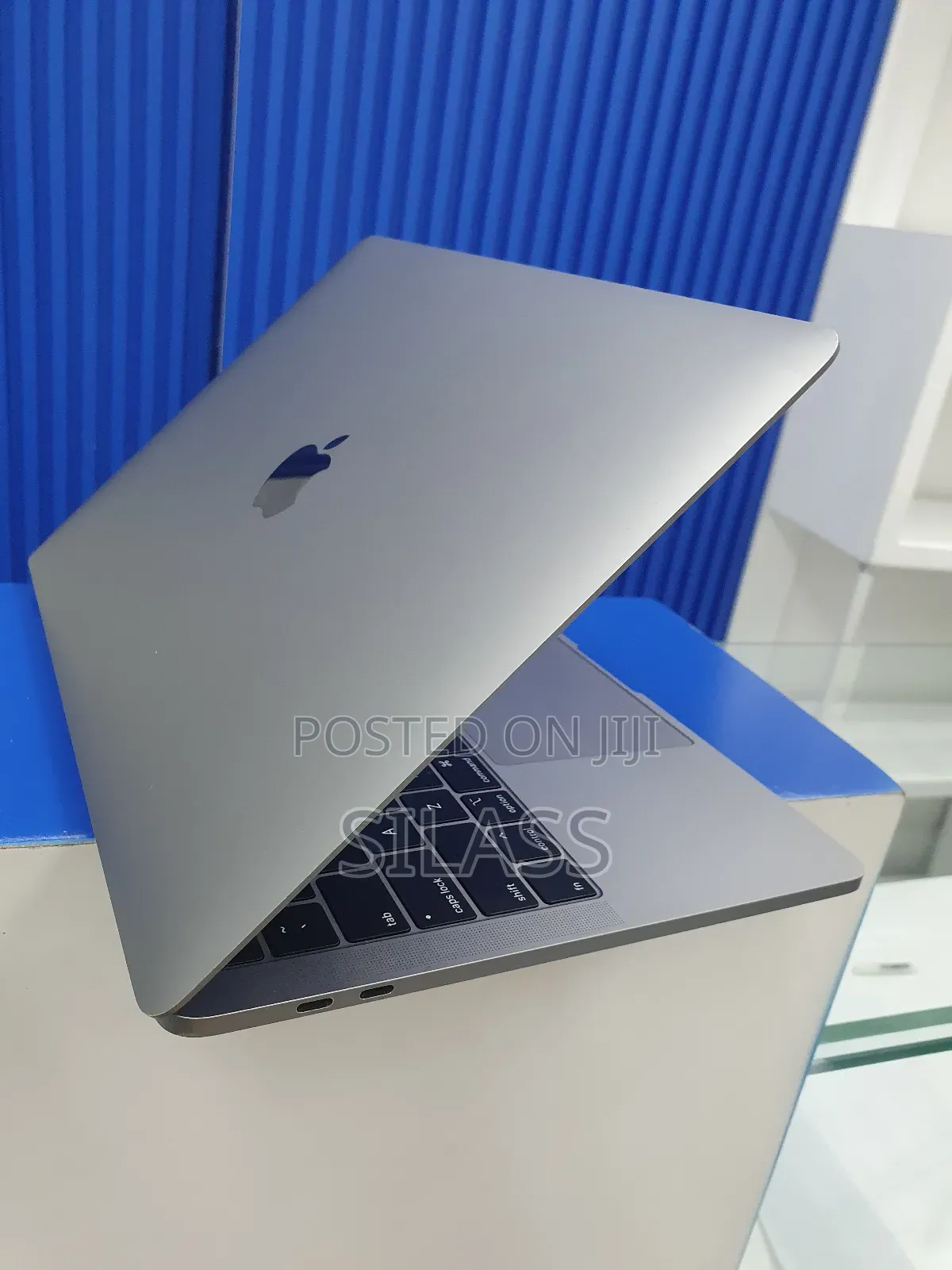 New Laptop Apple MacBook Pro 2019 8GB Intel Core I5 SSD 256GB