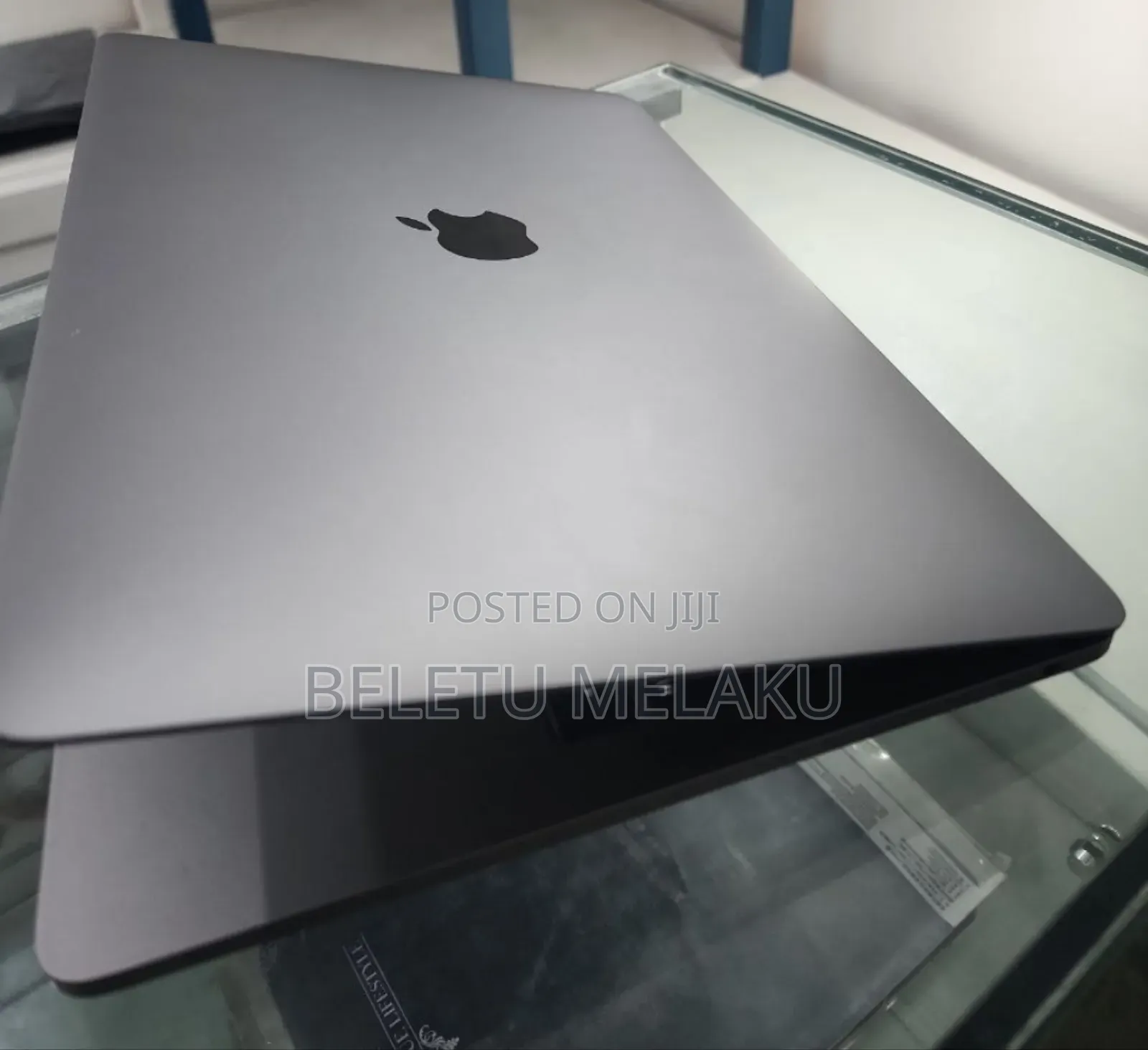 New Laptop Apple MacBook Pro 2019 8GB Intel Core I5 SSD 256GB