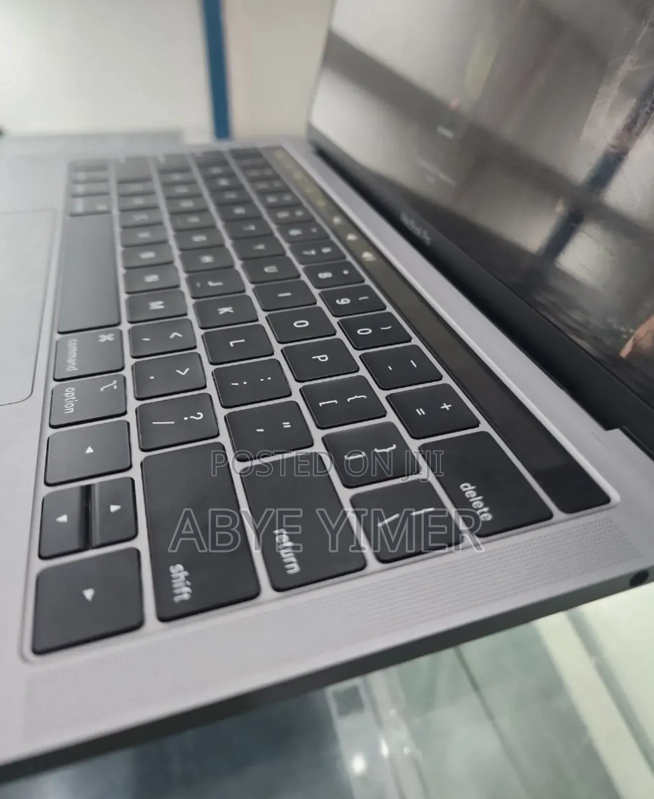 New Laptop Apple MacBook Pro 2019 8GB Intel Core I5 SSD 256GB