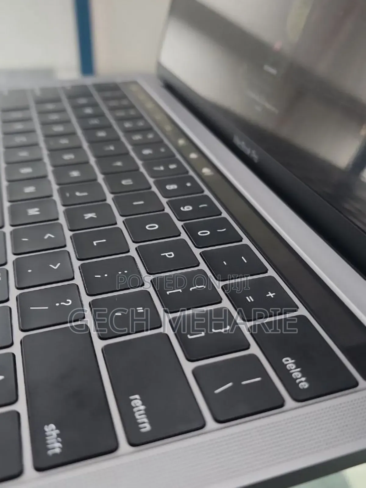 New Laptop Apple MacBook Pro 2019 8GB Intel Core I5 SSD 256GB