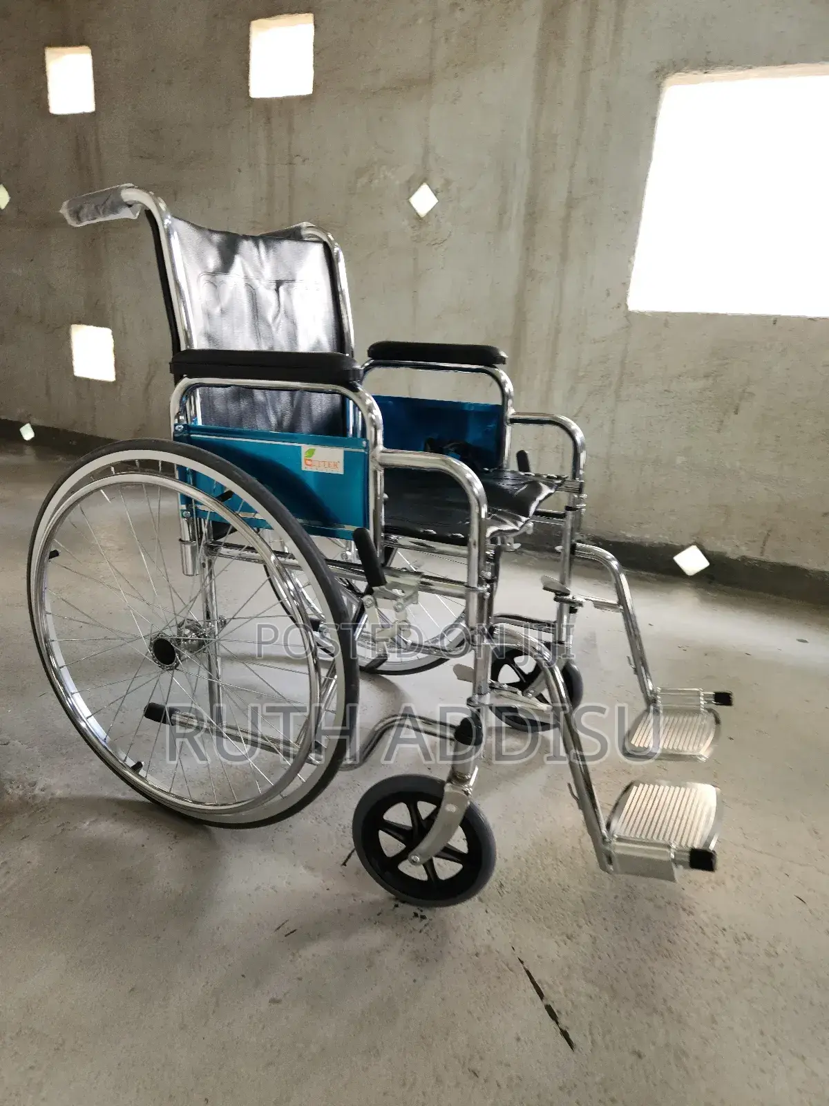 Wheelchair跟隨wheelchair Almunium Foldable Medical Wheelchair