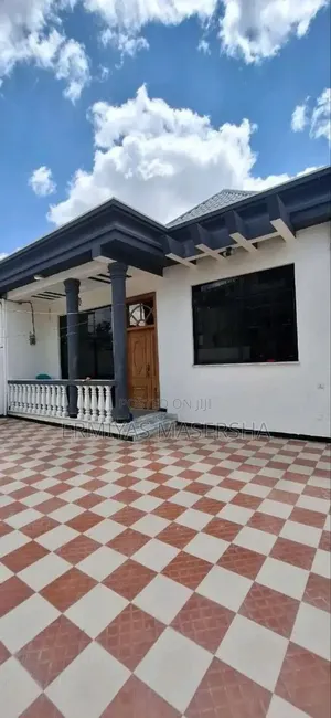 Furnished 5bdrm Villa in Bole for sale