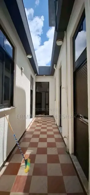 Furnished 5bdrm Villa in Bole for sale
