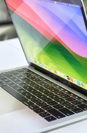 New Laptop Apple MacBook 2018 8GB Intel Core I5 SSD 256GB