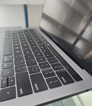 New Laptop Apple MacBook Pro 2019 8GB Intel Core I5 SSD 256GB