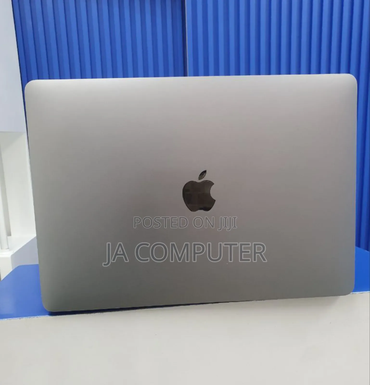 New Laptop Apple MacBook Pro 2019 8GB Intel Core I5 SSD 256GB