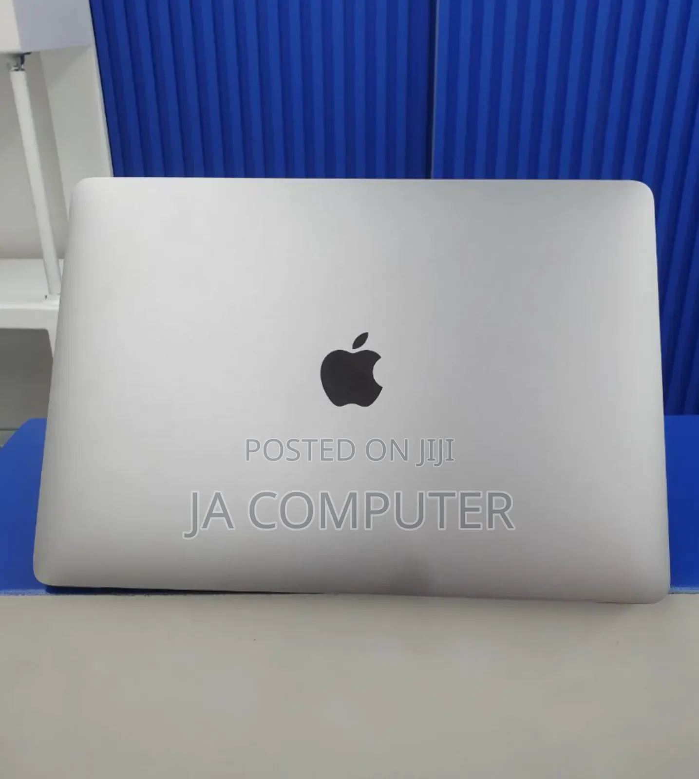 New Laptop Apple MacBook Pro 2019 8GB Intel Core I5 SSD 256GB