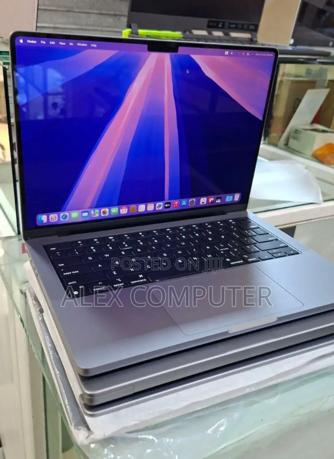 New Laptop Apple MacBook Pro M1 16GB Apple M1 Pro SSD 1T