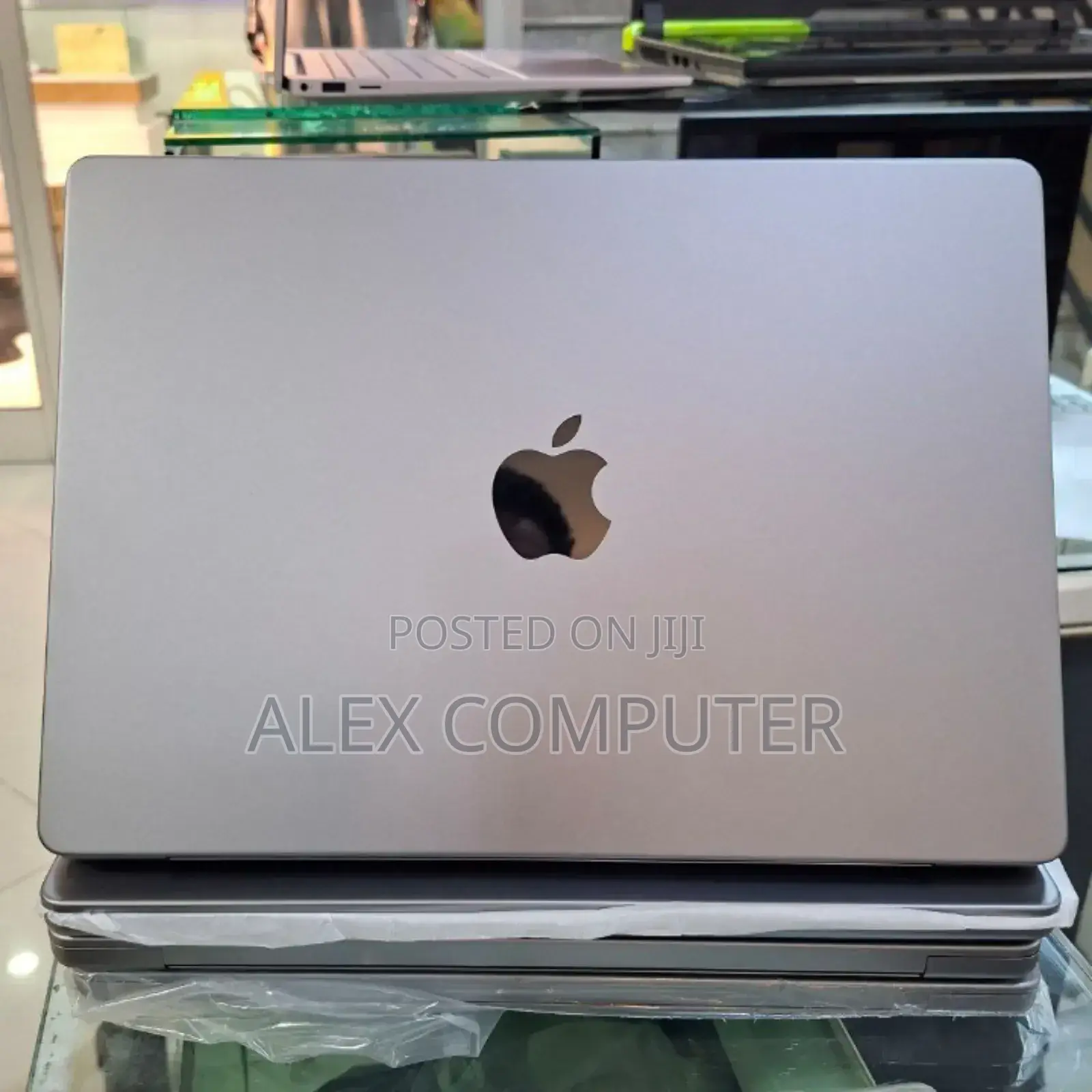 New Laptop Apple MacBook Pro M1 16GB Apple M1 Pro SSD 1T