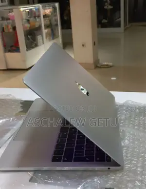 New Laptop Apple MacBook Pro 2017 8GB Intel Core I5 SSD 256GB