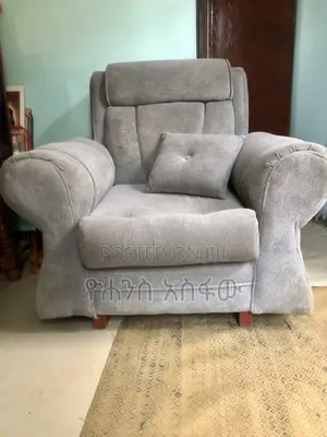 Photo - 6-Piece Sofa Set + 2 Ottoman Stools – Elegant Spacious