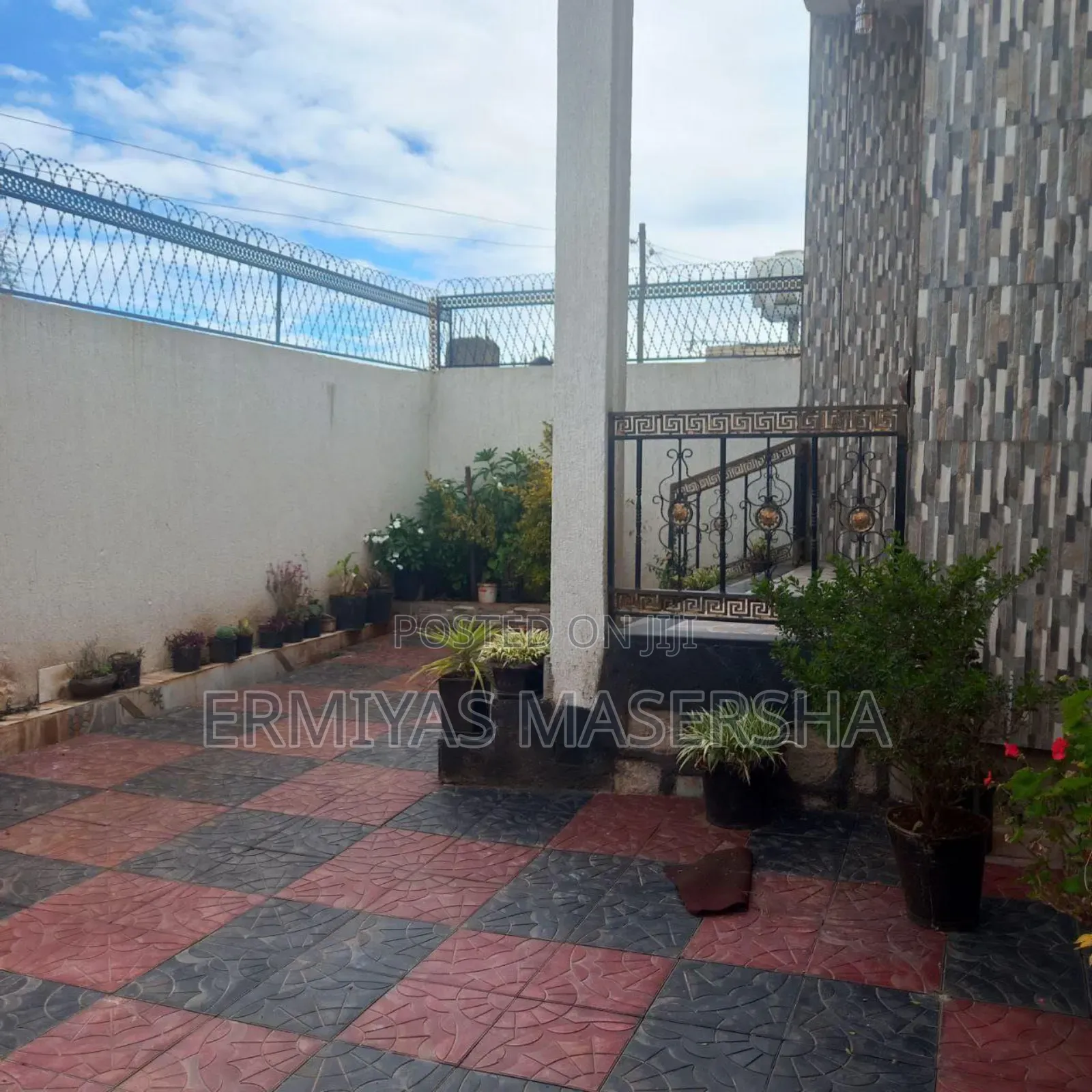 Furnished 3bdrm Apartment in Kirkos for sale