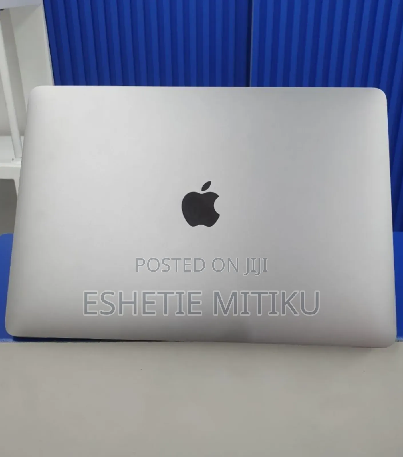 New Laptop Apple MacBook Pro 2019 8GB Intel Core I7 SSD 256GB