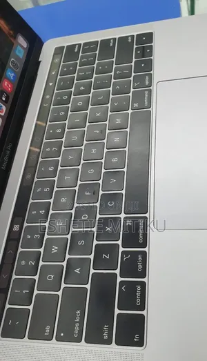 New Laptop Apple MacBook Pro 2019 8GB Intel Core I7 SSD 256GB