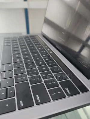 New Laptop Apple MacBook Pro 2019 8GB Intel Core I7 SSD 256GB