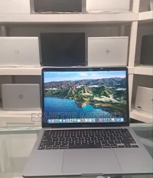 New Laptop Apple MacBook Pro 2019 8GB Intel Core I7 SSD 256GB